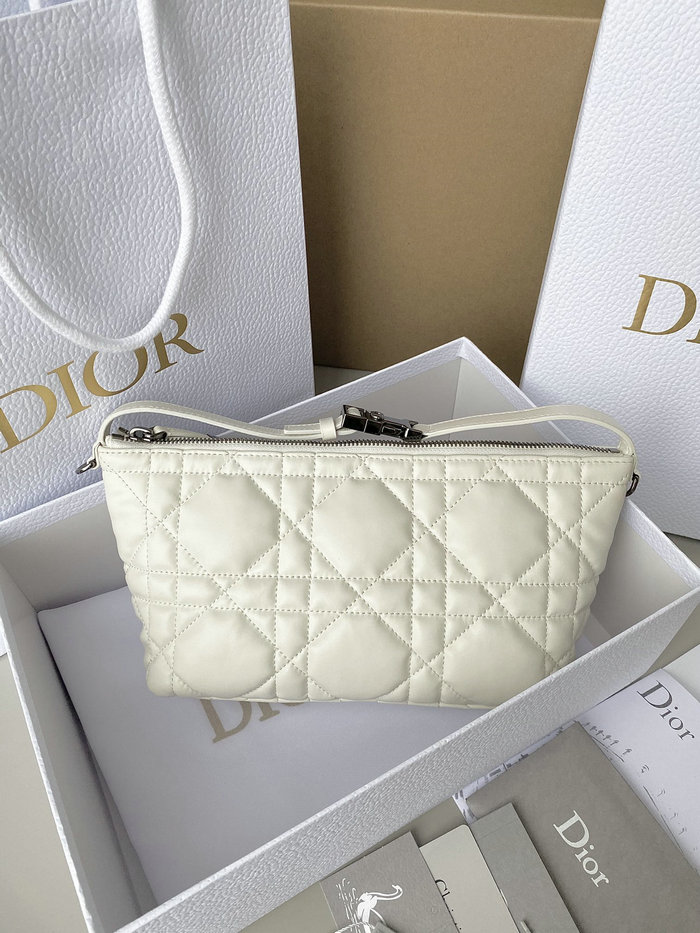 Medium Diortravel Nomad Pouch White D6801