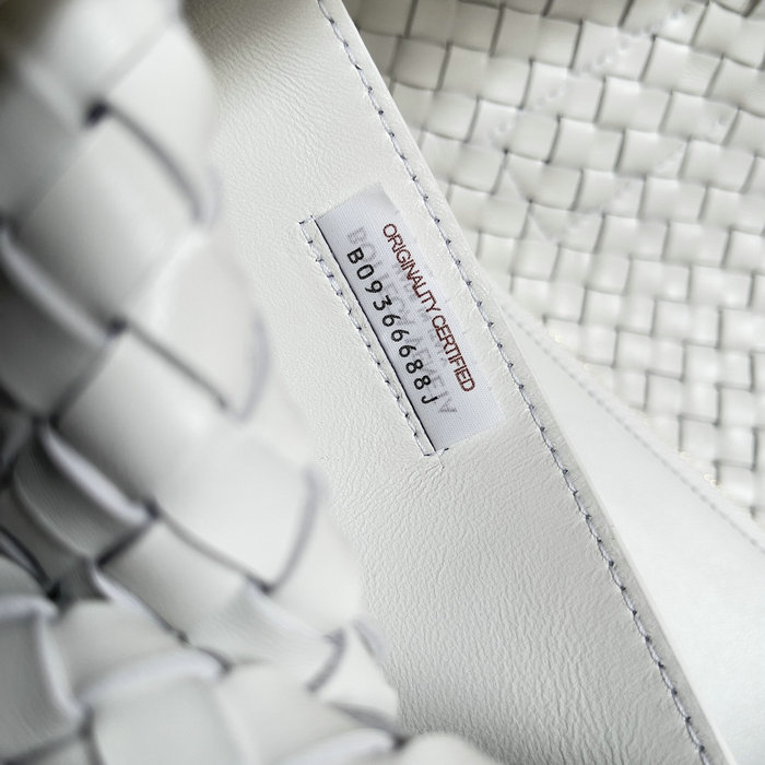 Bottega Veneta Medium Cabat White B608810