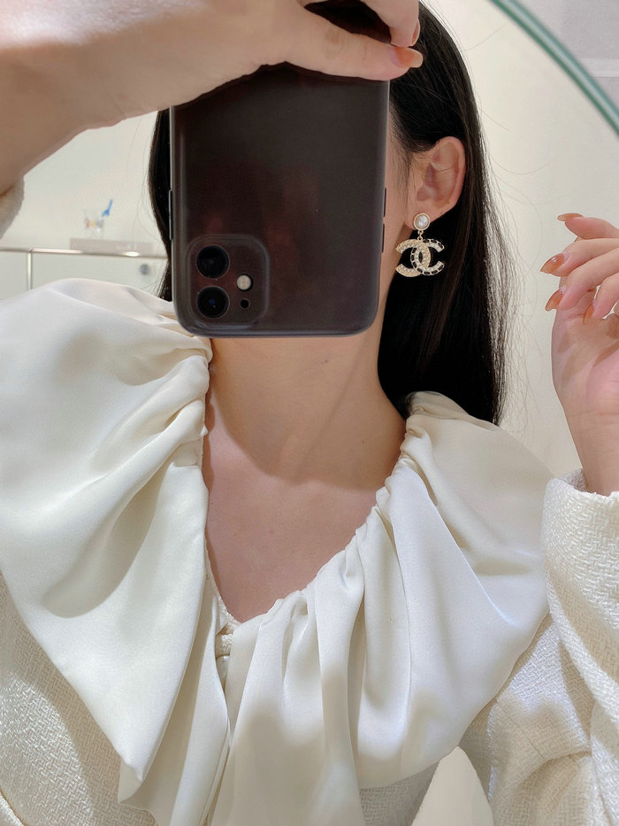 Chanel Earrings CE06