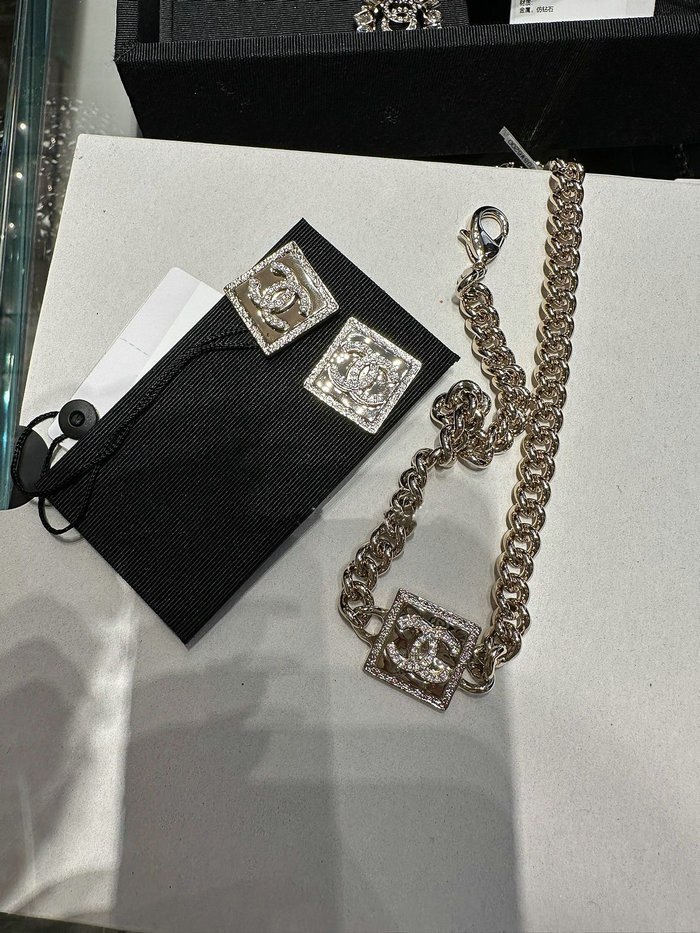 Chanel Earrings CE28