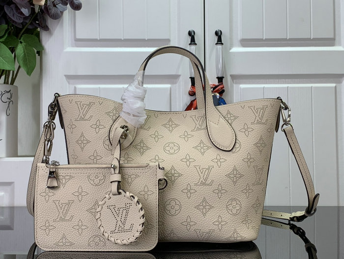 Louis Vuitton Blossom PM Cream M21909