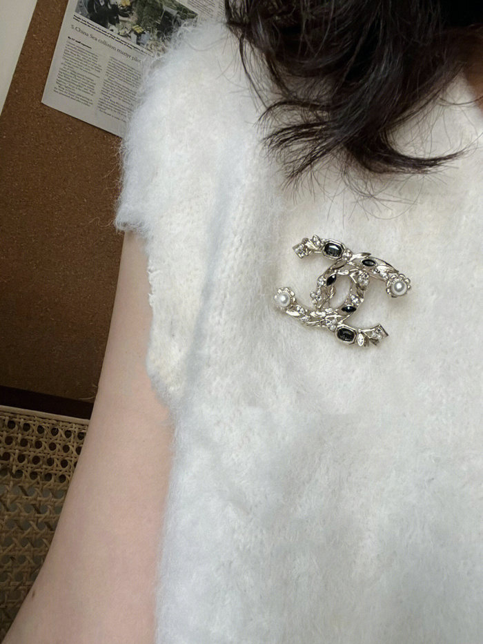 Chanel Brooch CR04