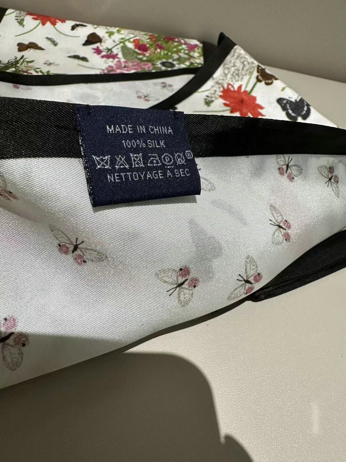 Gucci Silk Scarf GS2305