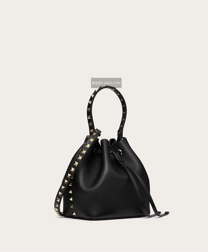 Valentino Garavani Rockstud bucket bag Black V0319