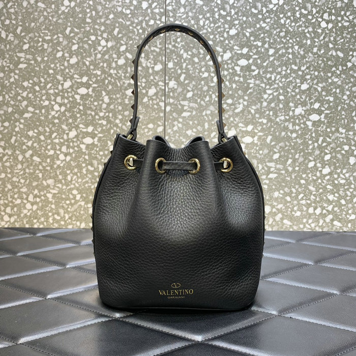 Valentino Garavani Rockstud bucket bag Black V0319