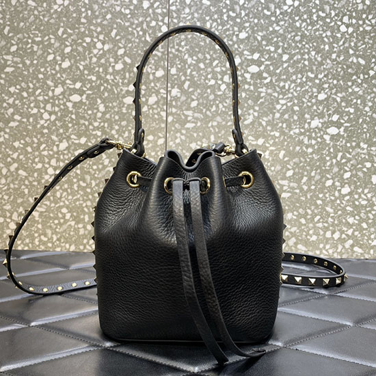 Valentino Garavani Rockstud bucket bag Black V0319