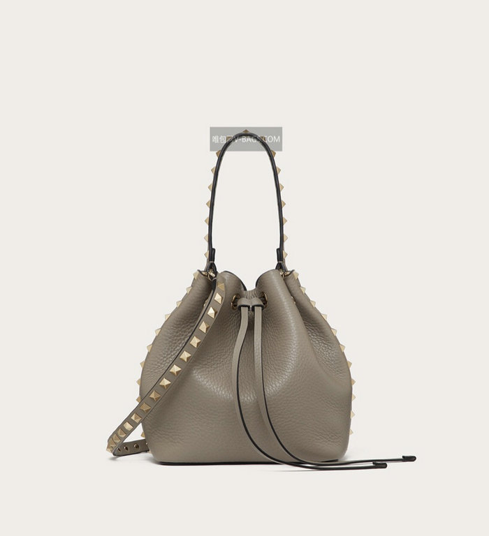 Valentino Garavani Rockstud bucket bag Grey V0319