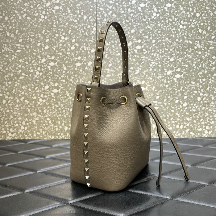 Valentino Garavani Rockstud bucket bag Grey V0319