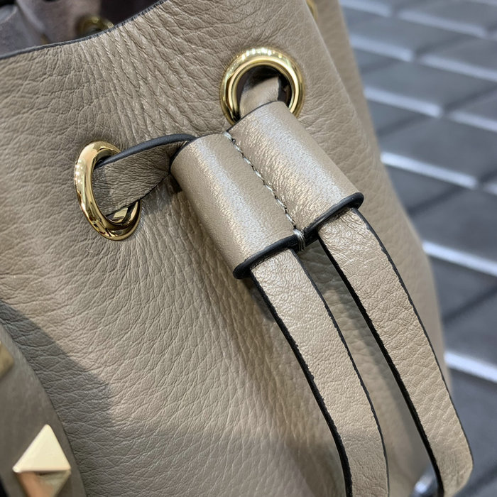 Valentino Garavani Rockstud bucket bag Grey V0319