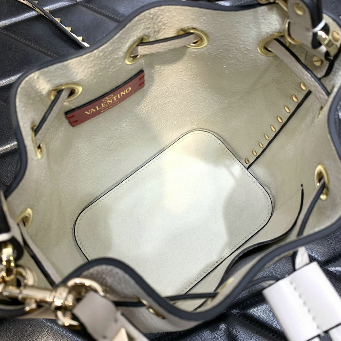 Valentino Garavani Rockstud bucket bag White V0319