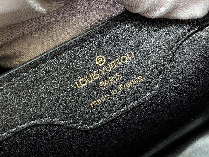 Louis Vuitton Capucines BB Bag M20373