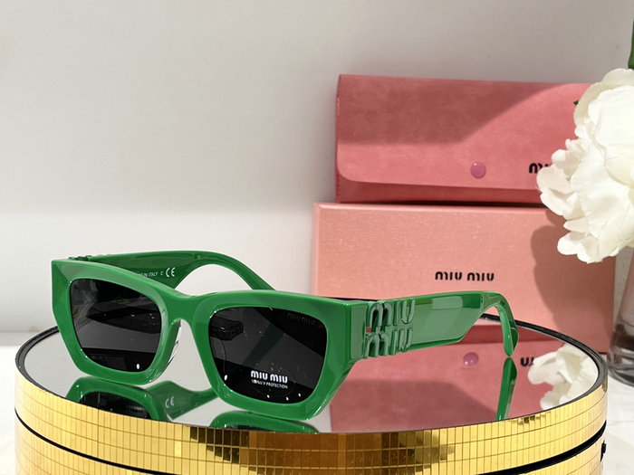 Miu Miu Sunglasses MSG04031