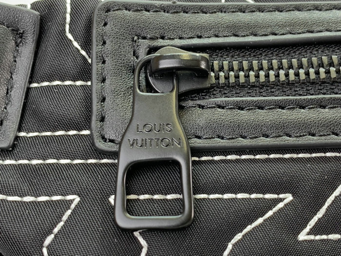 Louis Vuitton Discovery Bumbag M21427