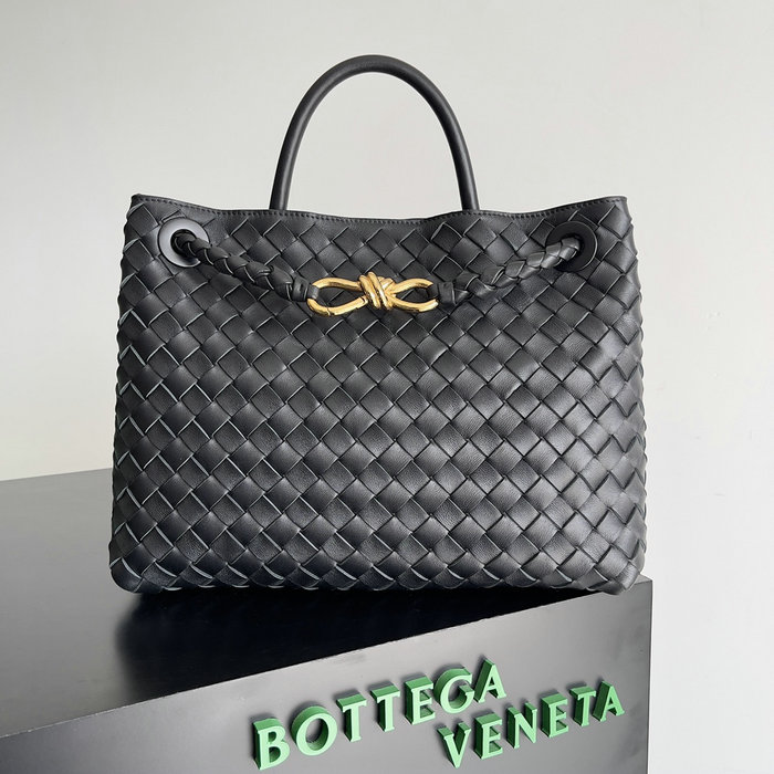 Bottega Veneta Medium Andiamo Tote Bag Black B743572