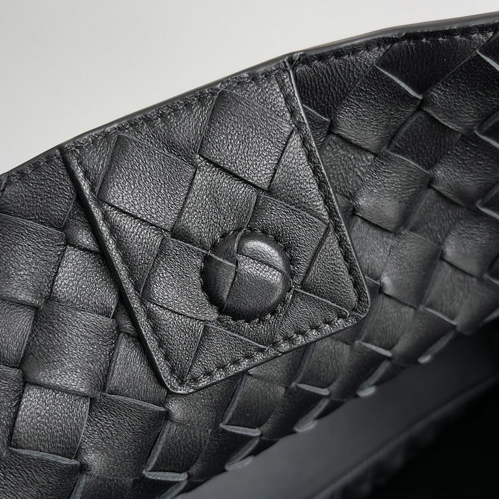 Bottega Veneta Medium Andiamo Tote Bag Black B743572