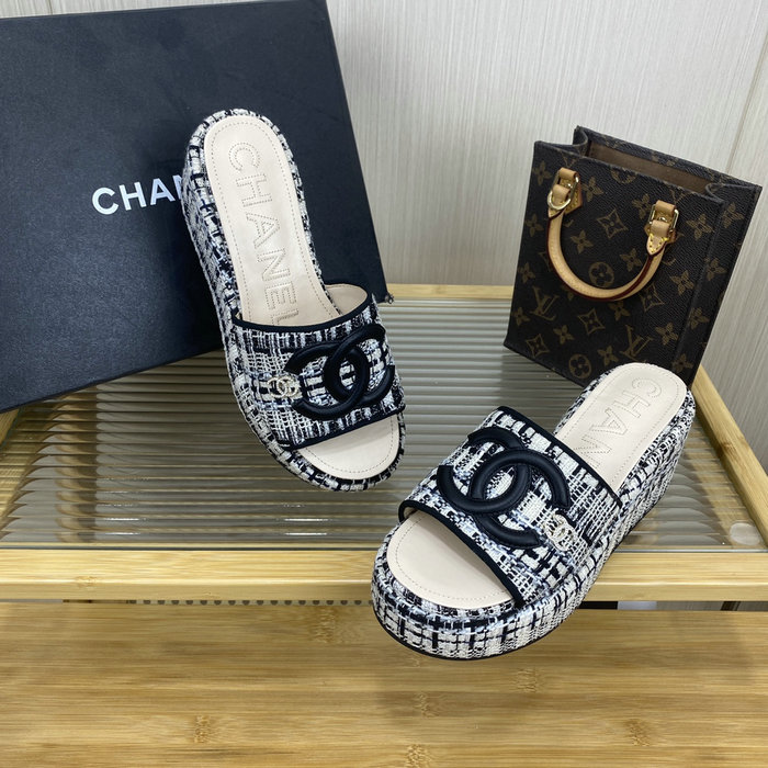 Chanel Slides SNC042701