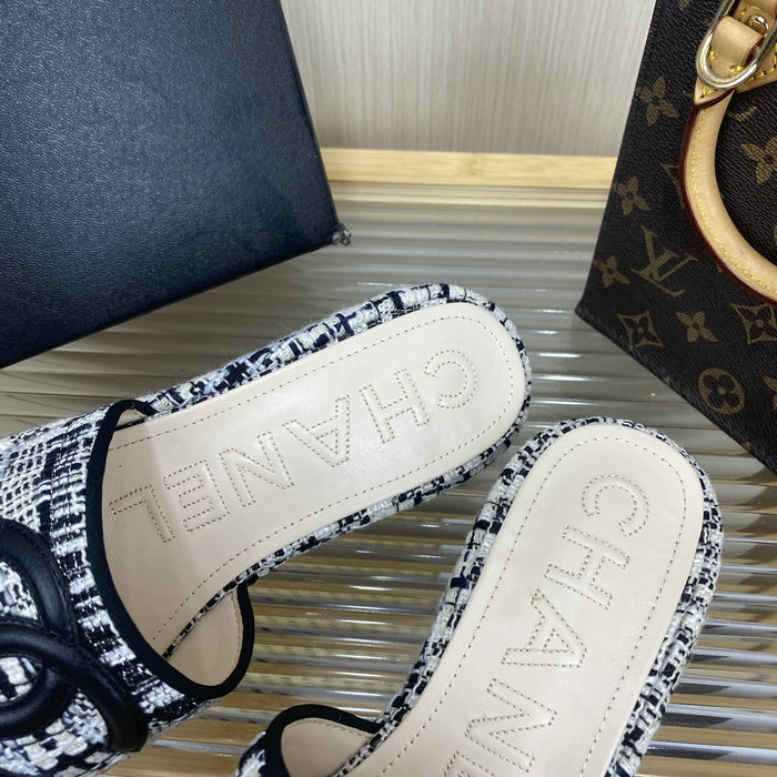 Chanel Slides SNC042701