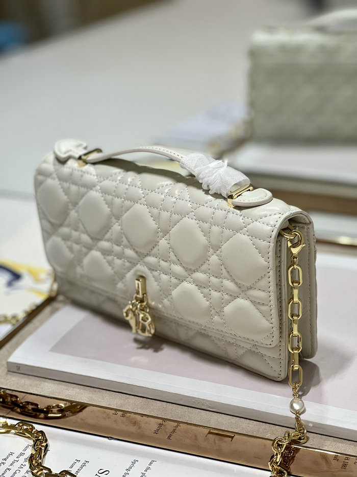 MISS DIOR MINI BAG White D0980