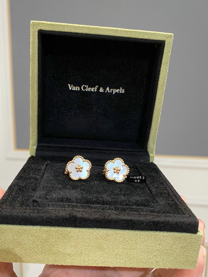 Van Cleef & Arpels Earrings VN11