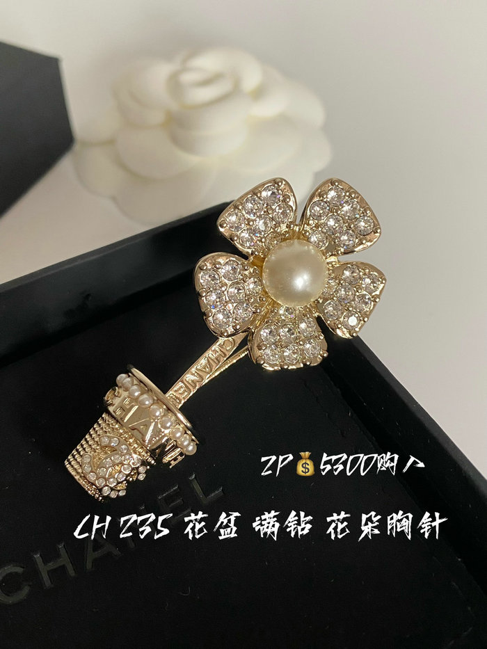 Chanel Brooch CR22