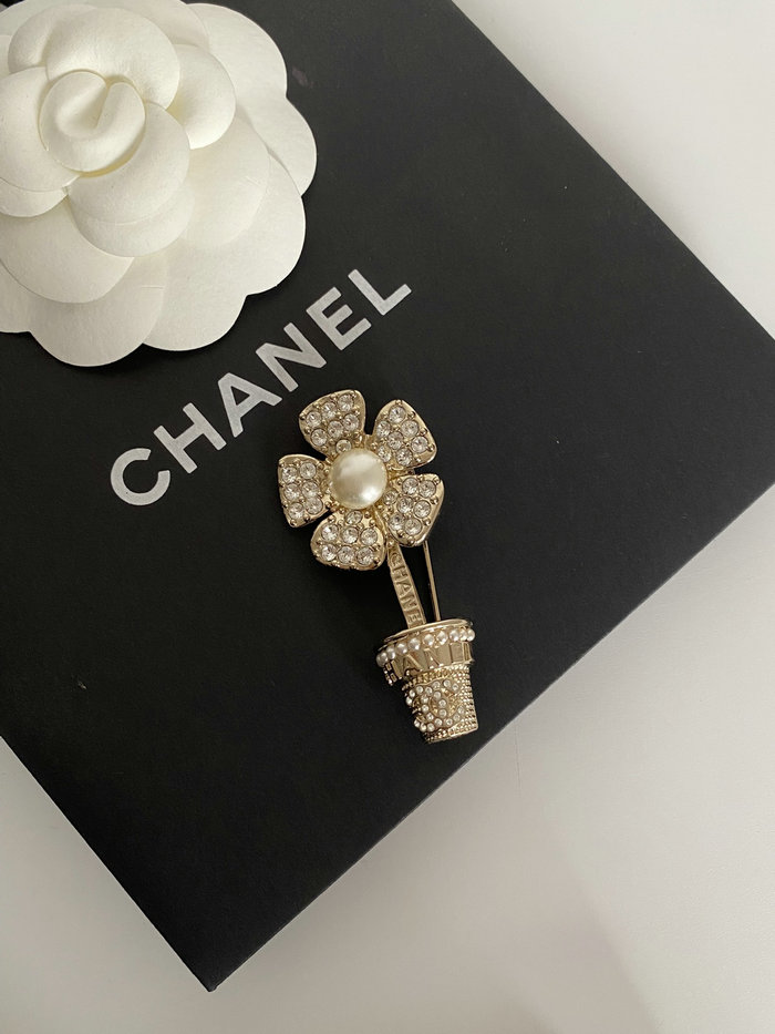 Chanel Brooch CR22