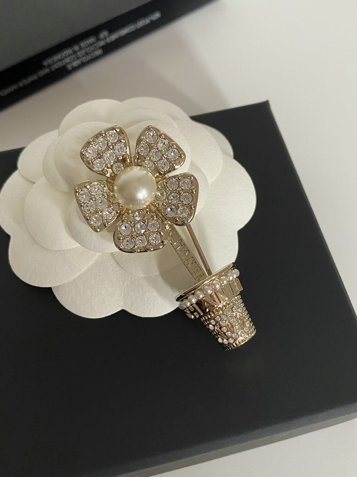 Chanel Brooch CR22