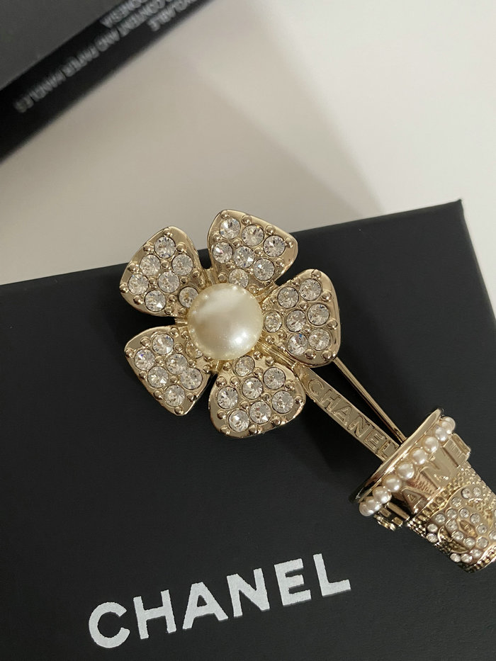 Chanel Brooch CR22