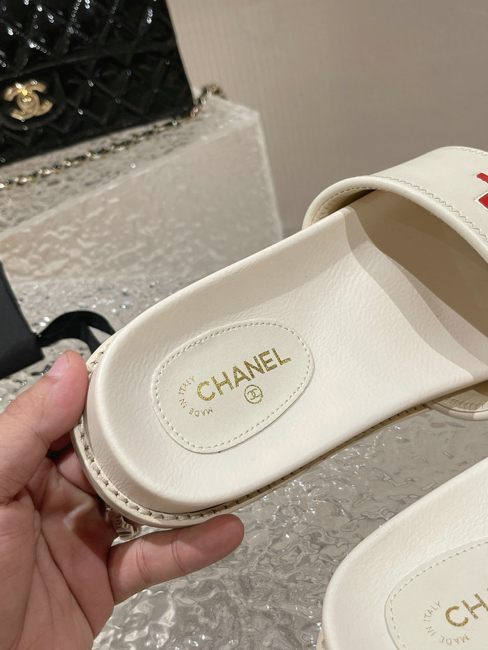 Chanel Slides SNC061105