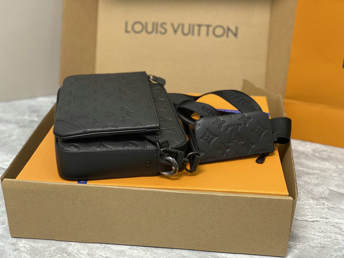 Louis Vuitton Trio Messenger Black M46604