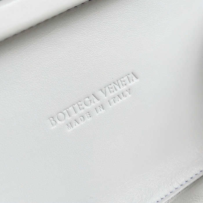 Bottega Veneta Knot Clutch White B717622