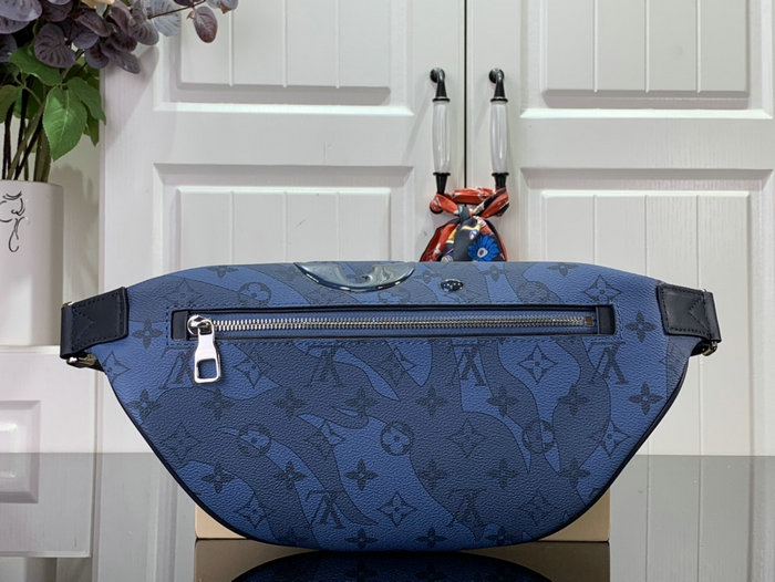 Louis Vuitton Discovery Bumbag M22576