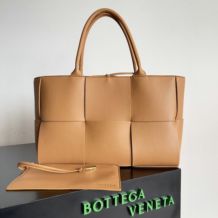 Bottega Veneta Medium Arco Tote Bag Brown B609175