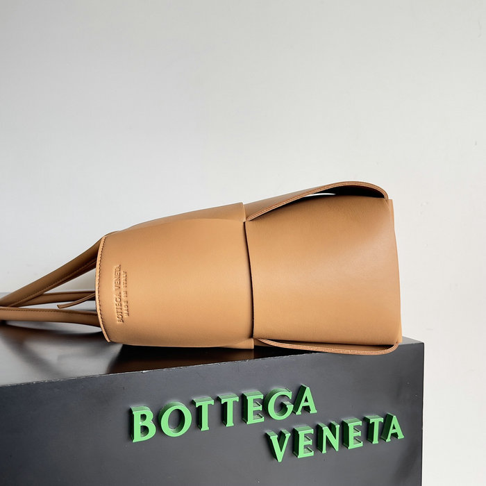 Bottega Veneta Medium Arco Tote Bag Brown B609175
