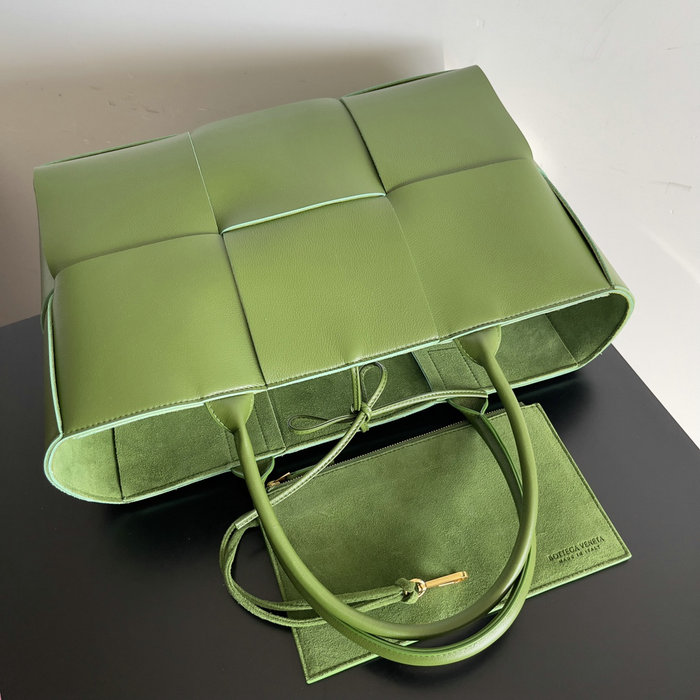 Bottega Veneta Medium Arco Tote Bag Green B609175