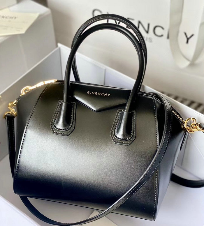 Givenchy Antigona small leather bag Black G9981