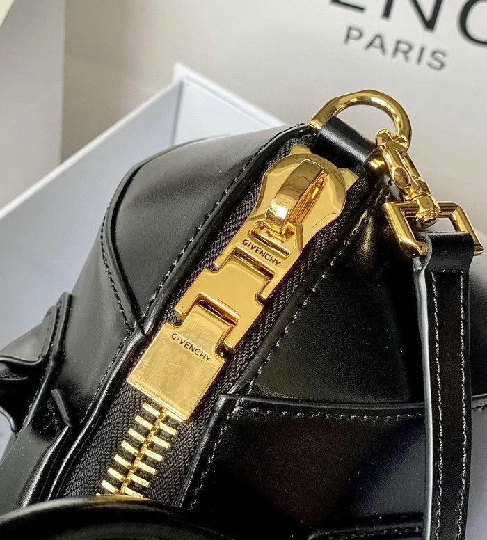 Givenchy Antigona small leather bag Black G9981