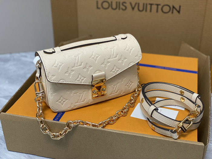 Louis Vuitton Pochette Metis East West Cream M22942