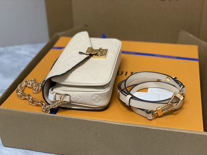 Louis Vuitton Pochette Metis East West Cream M22942