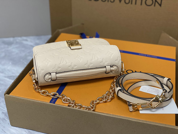 Louis Vuitton Pochette Metis East West Cream M22942