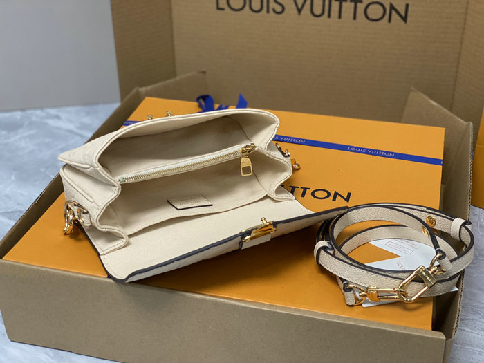 Louis Vuitton Pochette Metis East West Cream M22942