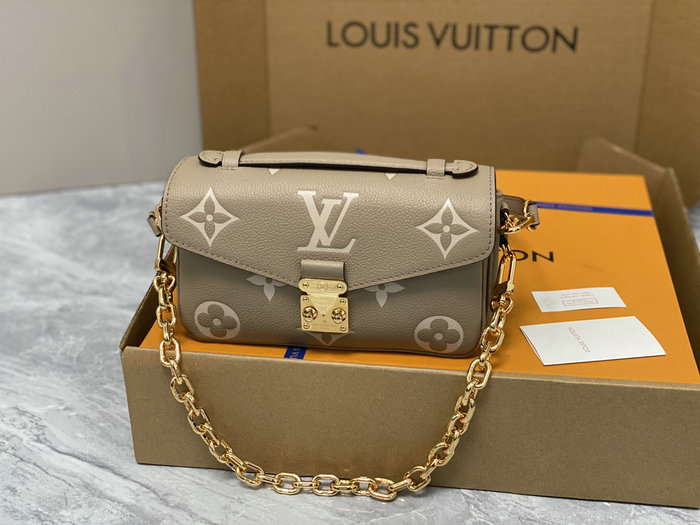 Louis Vuitton Pochette Metis East West M23081