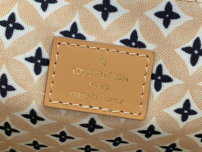 Louis Vuitton Pochette Metis MM Beige M23055