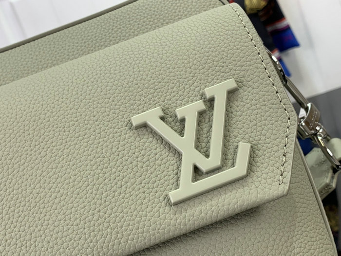 Louis Vuitton Fastline Messenger M22611