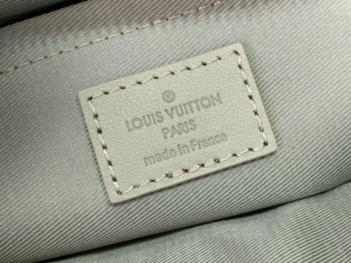 Louis Vuitton Fastline Messenger M22611