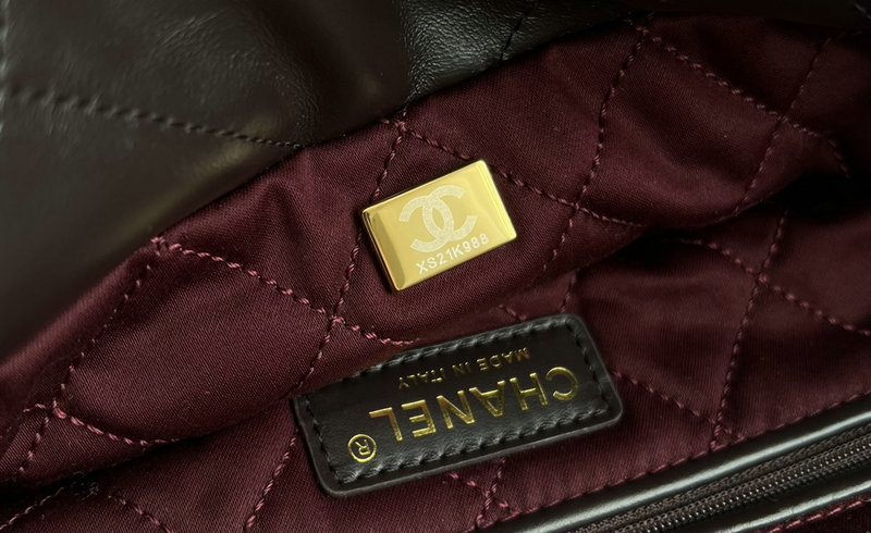 Chanel 22 Shiny Calfskin Small Handbag Burgundy AS3260