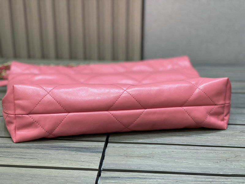 Chanel 22 Shiny Calfskin Small Handbag Pink AS3260