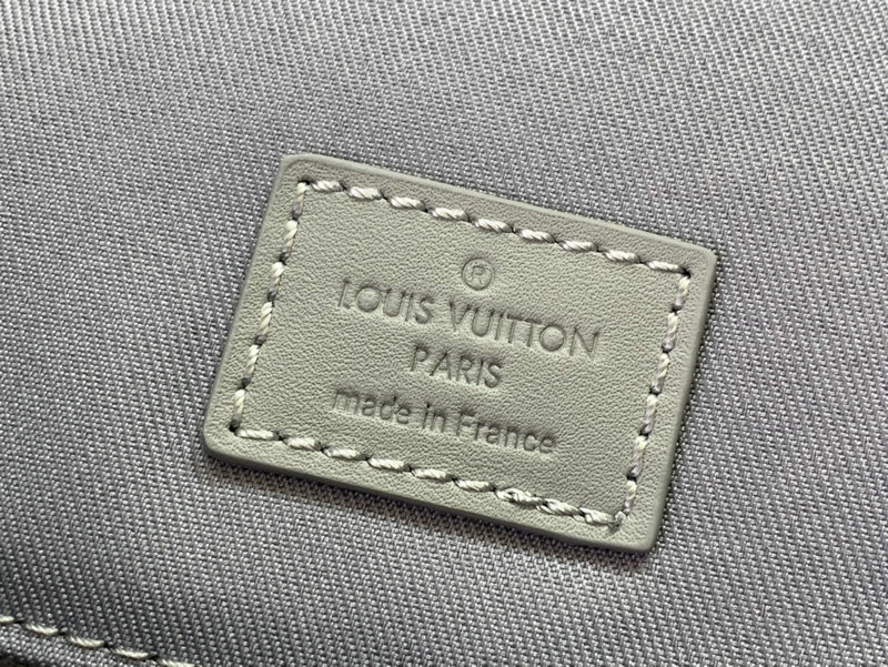 Louis Vuitton Christopher PM M23146