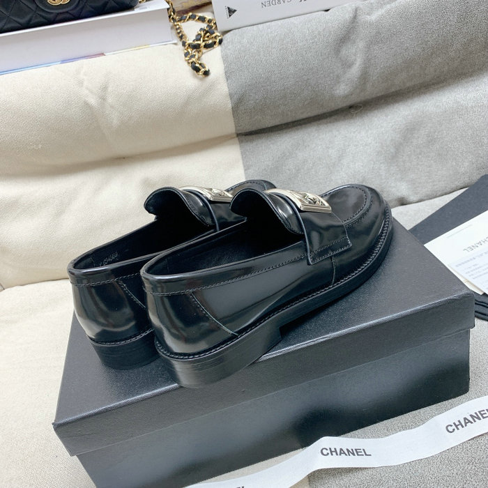 Chanel Leather Loafers SNC080602