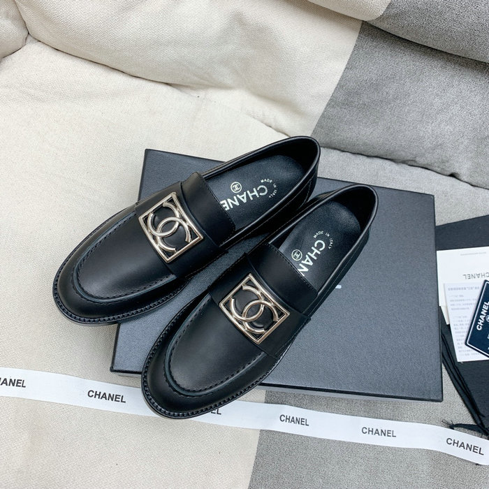 Chanel Leather Loafers SNC080604