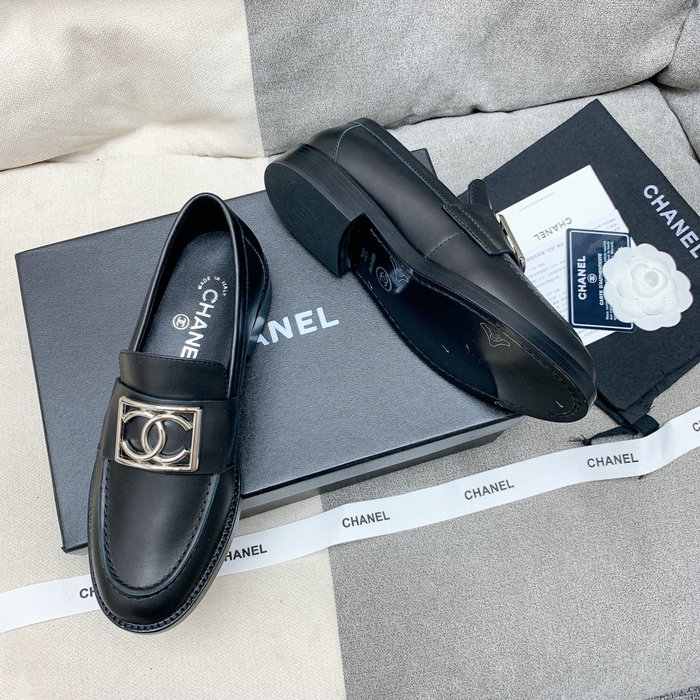 Chanel Leather Loafers SNC080604